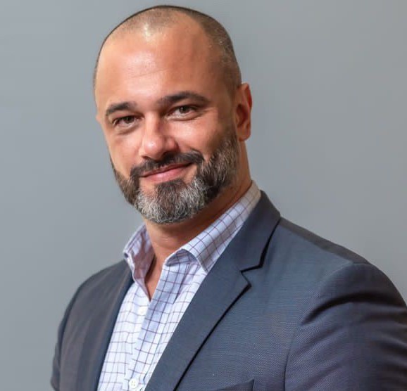 Dr. Fabricio Bastos